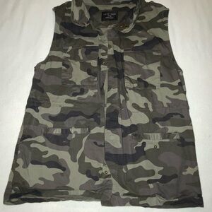Boutique Love Tree Camouflage Button-Up Cinched Vest